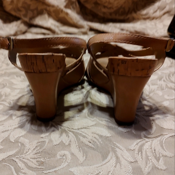 🤎 Super Comfy Vintage Aerosoles Tan & Cork Strappy Wedge Heels - 7.5M - Picture 9 of 15